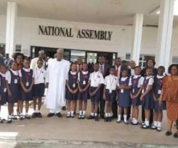 Photo: Speaker Dogara Meets Students Who Donated N300K To Boko Haram Victim